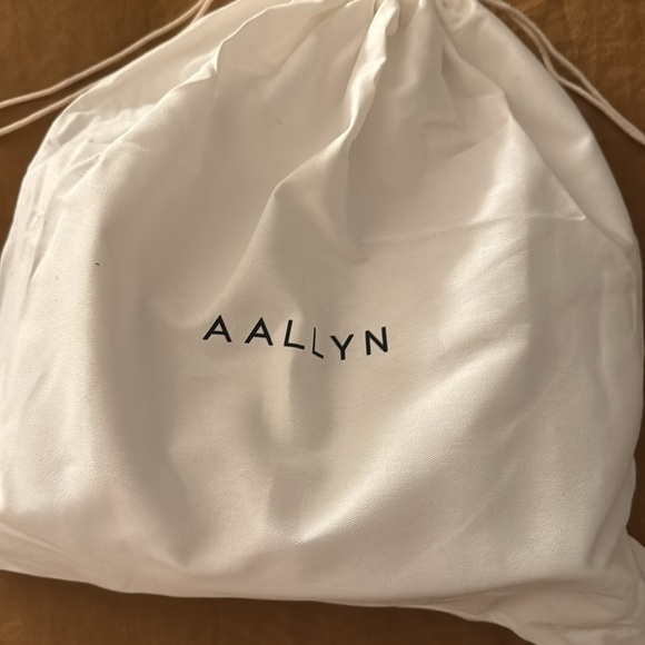 Aallyn Elara Olive Crossbody Bag - Picture 6 of 8